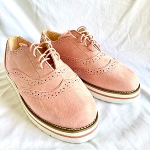 Size 9.5 pink brogue style shoes